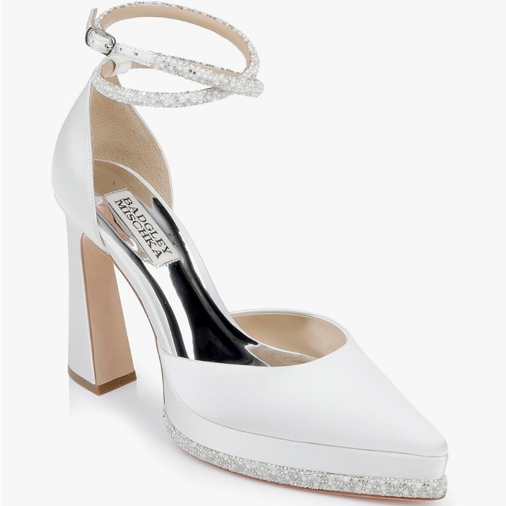 BADGLEY MISCHKA White Bridal prom event wedding Pointed toe Platform Heel size 9